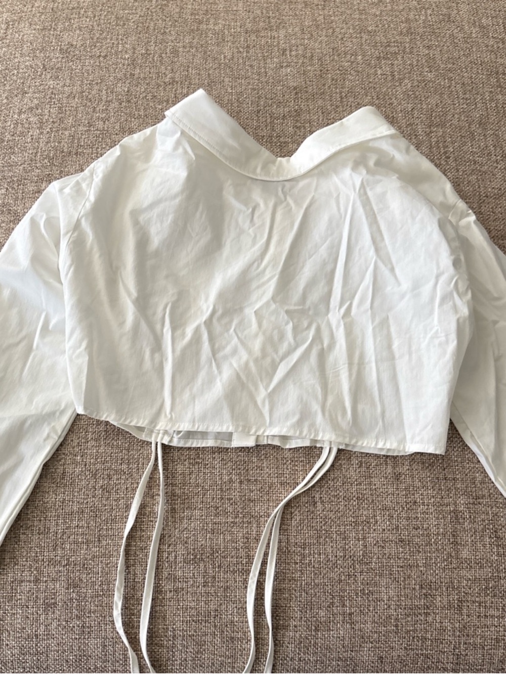 MABLE White Ruched Button-Front Crop Blouse - Picture 2 of 3